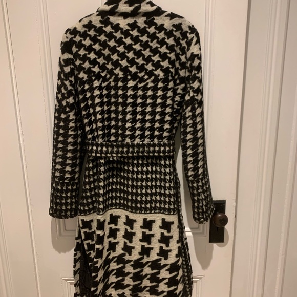 Anthropologie Black & White Houndstooth Belted Trench Coat - Picture 2 of 6